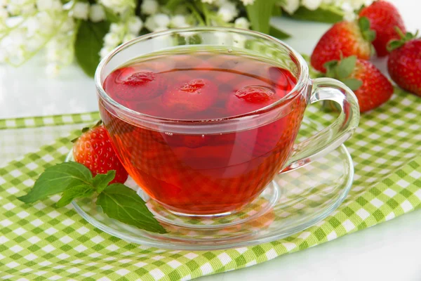 Delicious strawberry tea on table close-up — Stock Photo, Image