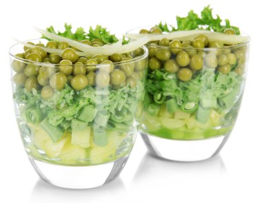 taze sebze, üzerinde beyaz izole lezzetli salata