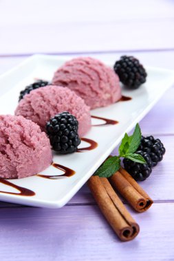 lezzetli dondurma plaka üzerinde tablo yakın çekim