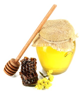 tatlı peteğin ve banka üzerinde beyaz izole bal ile