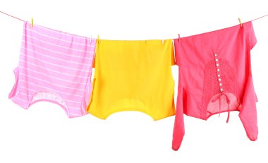 giyim üzerine beyaz izole ip üzerinde