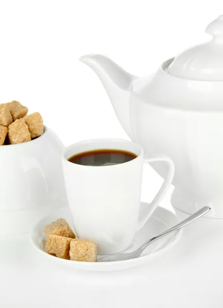Xícara de café, açucareiro e bule isolado em branco — Fotografia de Stock
