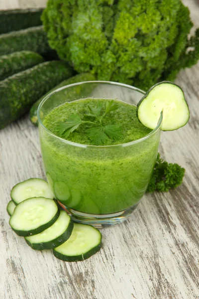 Green vegetable juice on table close-up — Stock Photo, Image
