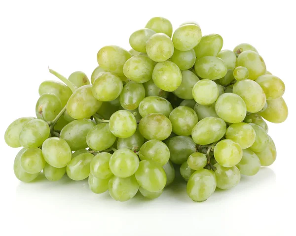 Uvas verdes maduras aisladas en blanco —  Fotos de Stock