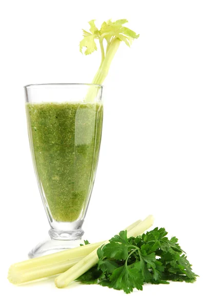 Verre de jus de légumes verts et céleri isolé sur blanc — Photo