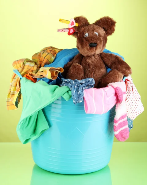 Blue laundry basket on green background — Stock Photo, Image