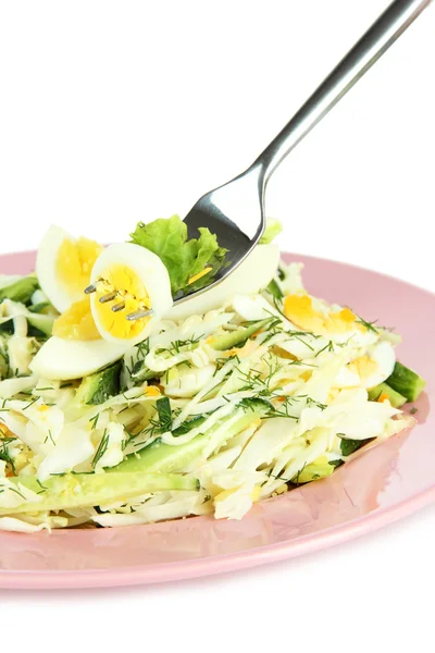 Garfo e salada saborosa, isolada em branco — Fotografia de Stock