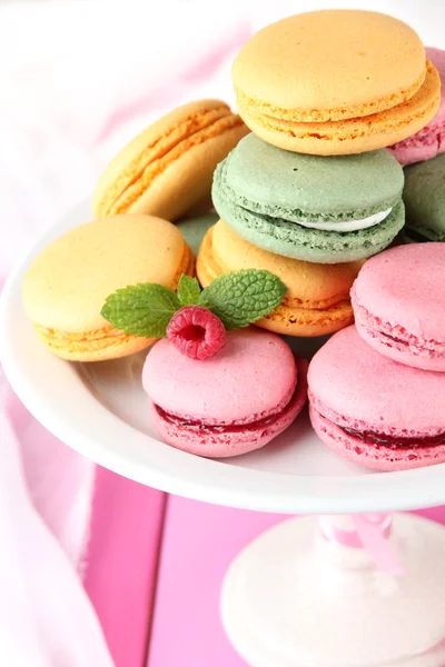 Gentle macaroons in vase on table close-up — Stock Photo, Image
