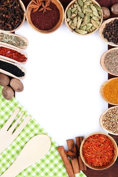 Verschillende kruiden en specerijen met lege witte lege voor recept — Stockfoto