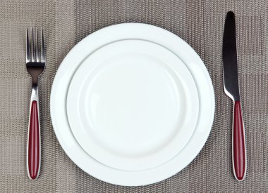 bıçak, renk tabak ve çatal, renkli arka plan üzerinde