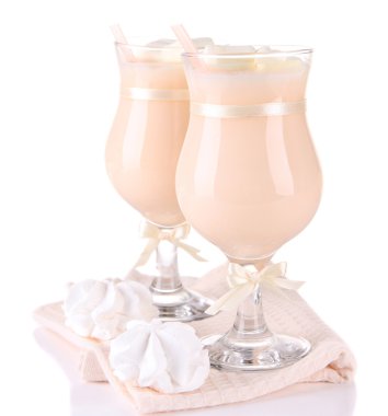 Marshmallow, üzerinde beyaz izole lezzetli yoğurt