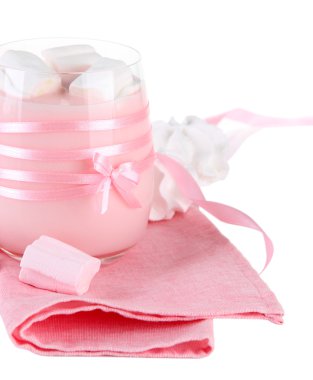 Marshmallow, üzerinde beyaz izole lezzetli yoğurt