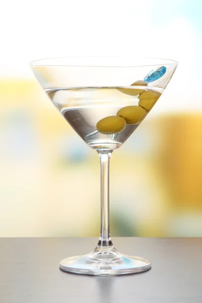 Martini with green olives on table in bar — Stock Photo, Image