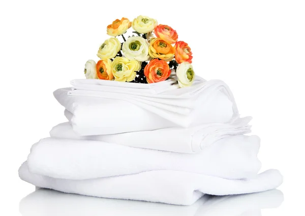 Stack of clean bedding sheets and towels isolated on white — Stock Photo, Image