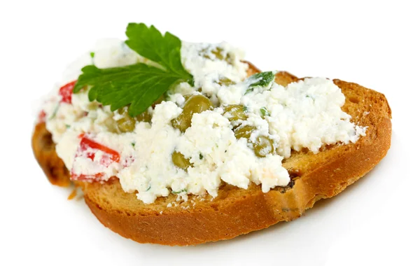 Süzme peynir ve üzerinde beyaz izole yeşillikleri ile sandviç — Stok fotoğraf