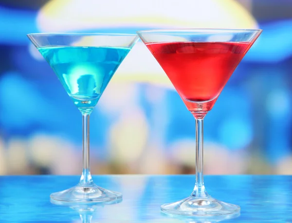 Cocktails on bright background — Stock Photo, Image