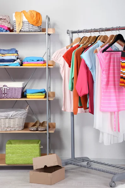 Garderobe für Frauen — Stockfoto