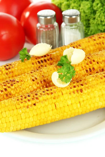 Delicioso milho grelhado dourado com manteiga close-up — Fotografia de Stock