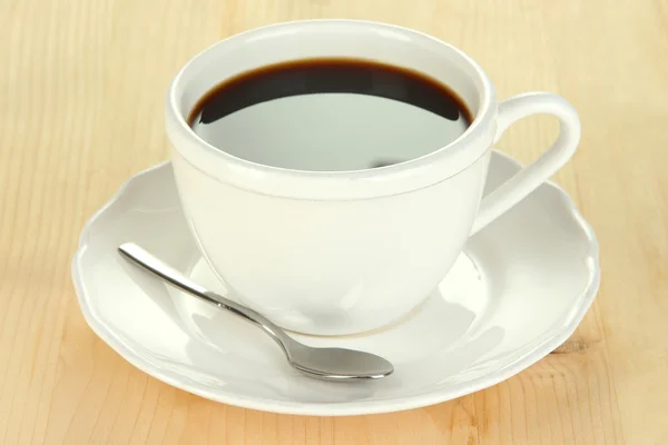 Kaffekopp på träbord närbild — Stockfoto