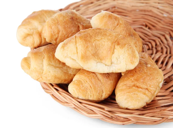 Läckra croissanter på wicker matta isolerad på vit — Stockfoto