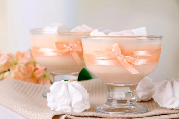 Tasty yogurt with marshmallows, close up — Stock Photo, Image