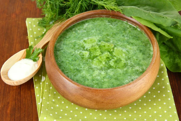 Tasty spinach soup, on wooden table — Stock Photo, Image