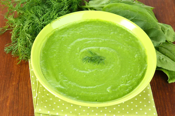 Tasty spinach soup, on wooden table — Stock Photo, Image