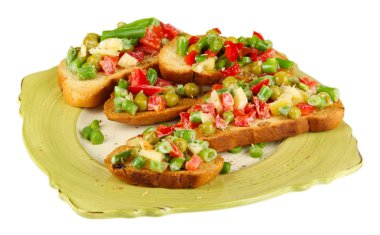 sandviç sebze ve yeşillik üzerinde beyaz izole plaka üzerinde