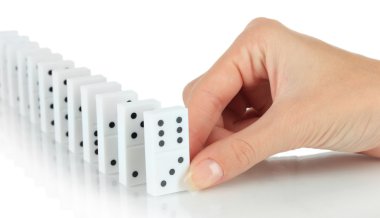 el beyaz izole domino oynuyor
