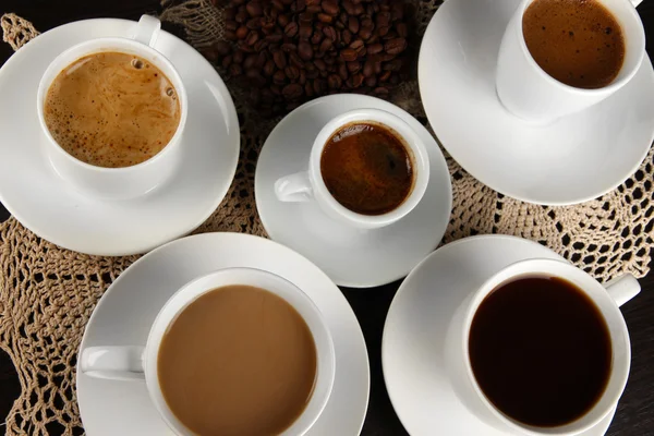 Sortimento de diferentes bebidas de café quente de perto — Fotografia de Stock