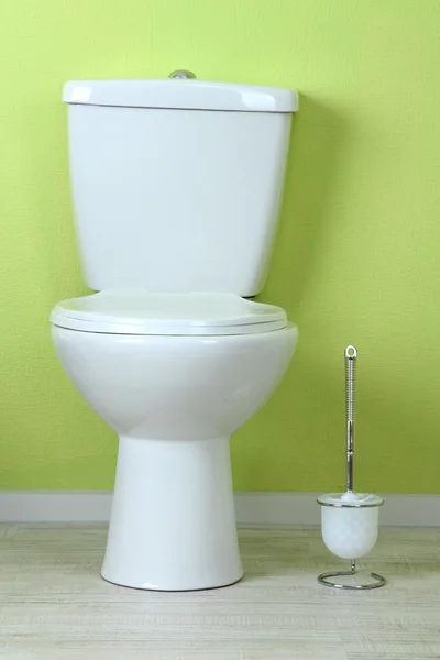 Toilet putih di kamar mandi — Stok Foto