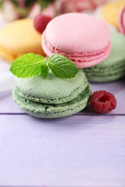 Gentle macaroons on table close-up — Stock Photo, Image