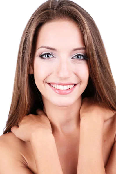 Hermosa chica con maquillaje suave y piel brillante primer plano aislado en blanco — Foto de Stock