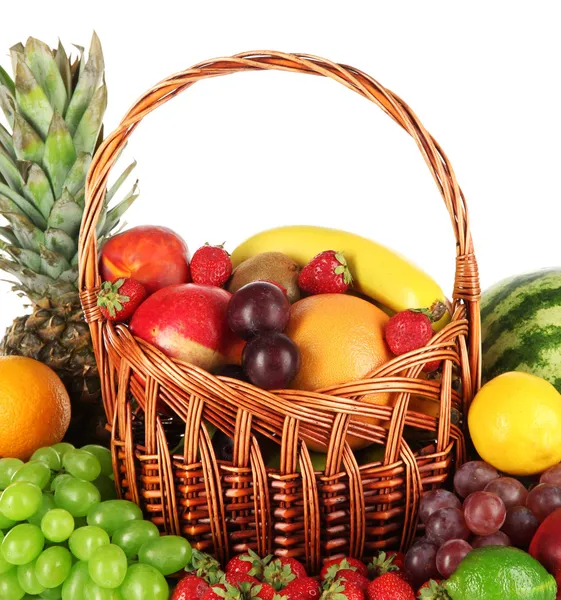 Frutas diferentes no fundo branco — Fotografia de Stock