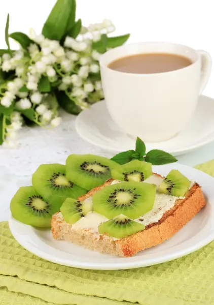 Delicious toast with kiwi on table close-up — Stock Photo, Image