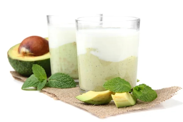 Smoothie de abacate fresco isolado em branco — Fotografia de Stock