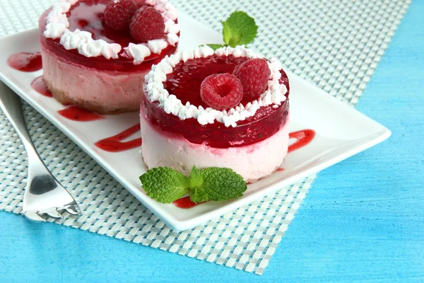 Delicious berry cake on plate on table close-up — Stok Foto