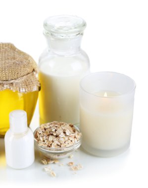 yağlar ve üzerinde beyaz izole bal bal ve süt spa