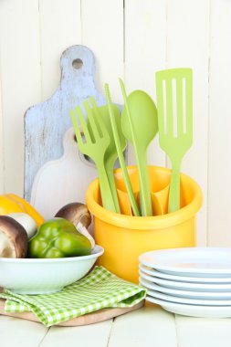 Plastik mutfak eşyaları Kupası ahşap tablo