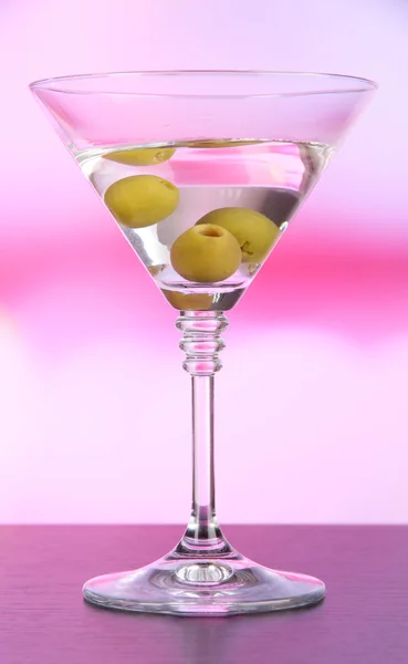 Martini with green olives on table in bar — Stock Photo, Image