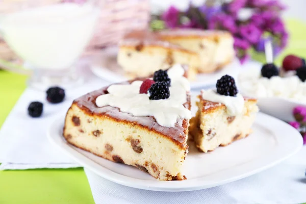 Cheese casserole with raisins on plate on napkin on wooden table close-up — Stock Photo, Image