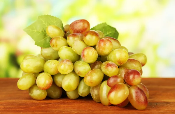 Fresh grape,on wooden table, on bright background — Stock Photo, Image