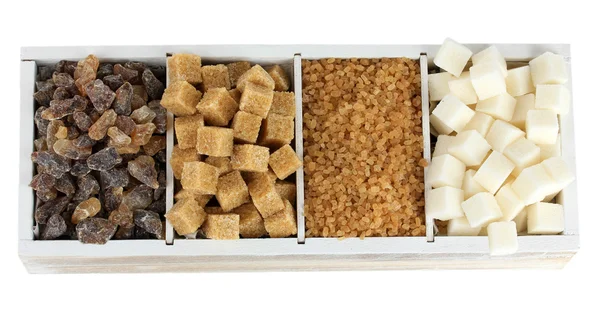 異なったタイプの木製のボックスを白で隔離される砂糖 — ストック写真