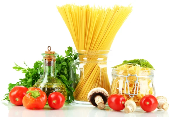 Different types pasta with vegetables isolated on white — Stock Photo, Image