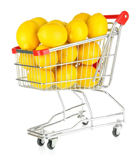 Reife Zitronen im Einkaufswagen isoliert auf weiß — Stockfoto