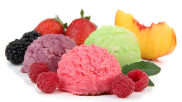 Delizioso gelato isolato su bianco — Foto Stock