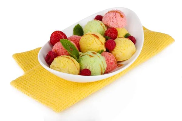 Delicioso helado en un tazón — Foto de Stock