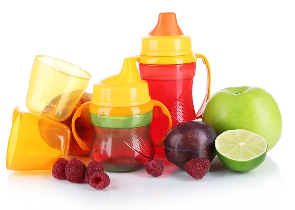 Vruchten en baby flessen met een compote geïsoleerd op wit — Stockfoto
