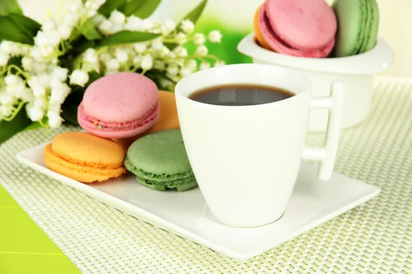 Coffee and macaroons on table close-up — Stock Photo, Image