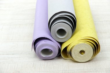 ahşap zemin üzerinde duvar kağıtları